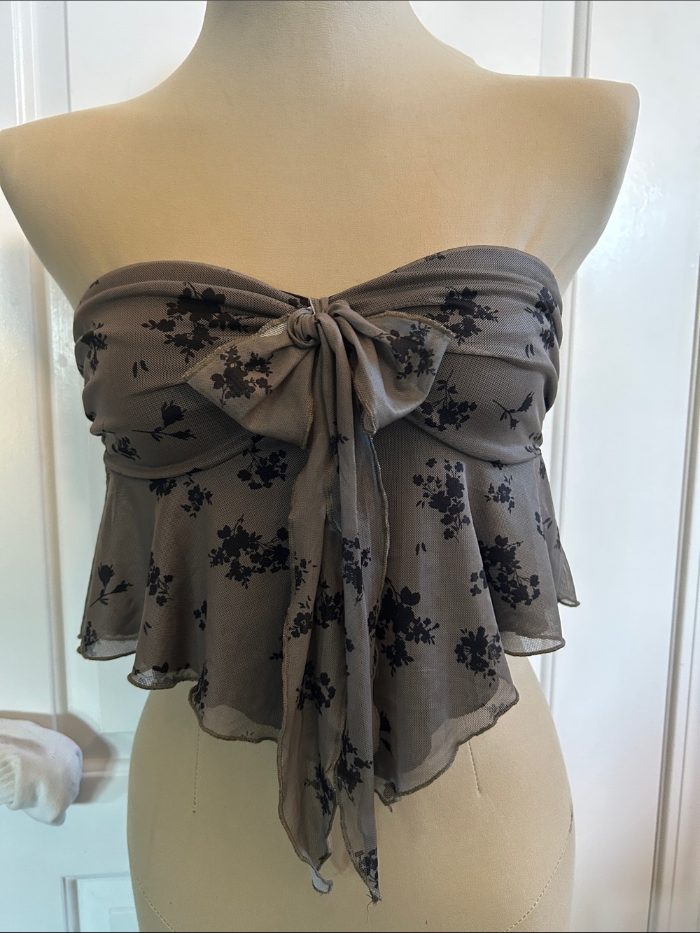 SHEIN Taupe Floral Tie-Front Strapless Crop Top